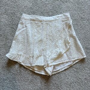 Hollister White Ultra High Rise Eyelet Skort Size S